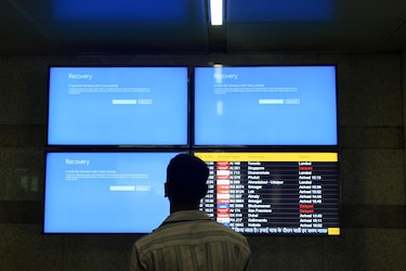 Fallo en sistemas de Microsoft causa caos en sectores clave a nivel global