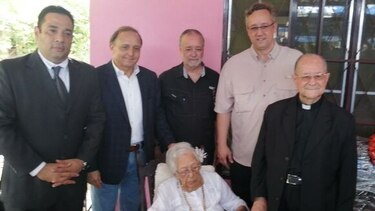 Tribunal Electoral hace reconocimiento a la mujer más longeva