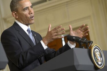 Obama sube por decreto el salario mínimo a los empleados por el Gobierno