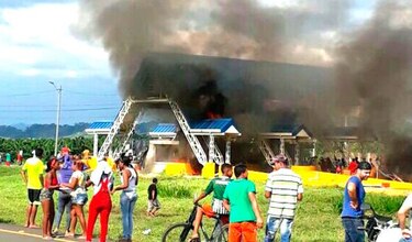Nueve policías heridos en disturbios por peajes en el noroeste de Colombia