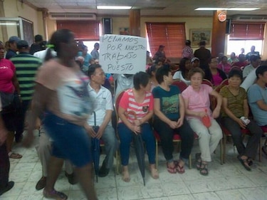 Vendedores en Colón se toman el Consejo Municipal
