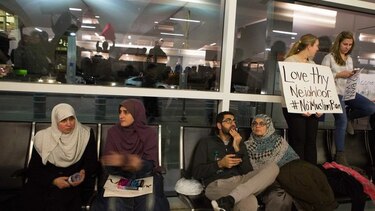 Líderes europeos se oponen a orden migratoria de Donald Trump