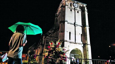 Detienen en Francia a hombre relacionado con yihadistas que asesinaron a un sacerdote