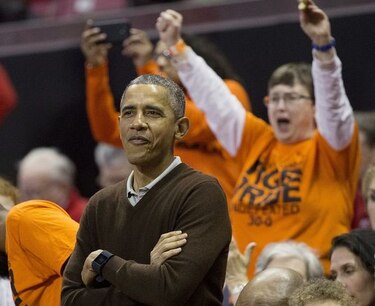 Obama acude a partido de baloncesto de su sobrina