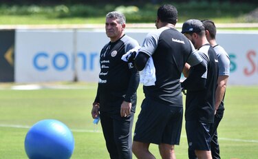 Costa Rica y El Salvador empatan 0-0 en partido de preparación para la eliminatoria mundialista