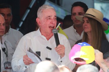 Expresidente Uribe plantea una ‘coalición democrática’ en Colombia para elecciones de 2026