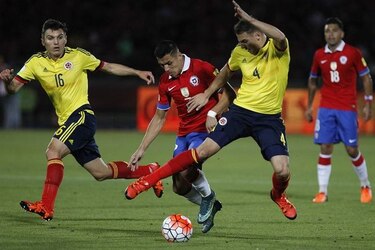 Colombia logra empate en Chile y lo baja de la cima