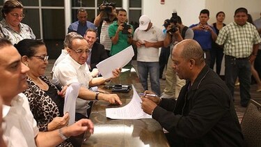 Docentes retornan hoy a  las aulas, tras una semana de paro