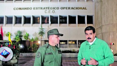 Maduro se aferra a militares