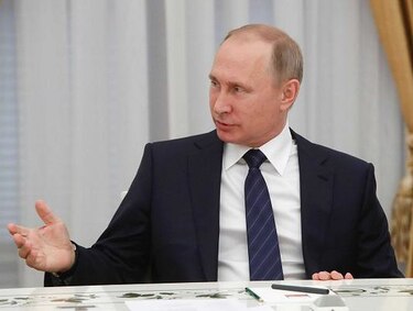 Vladimir Putin firma controvertida ley que autoriza destrucción de miles de viviendas