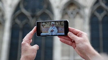 Notre Dame de París fue escenario de su primera misa tras el incendio