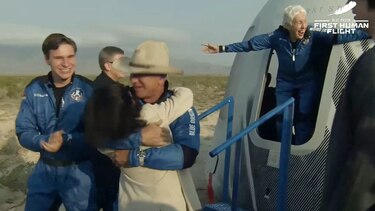 Aterriza en Texas la cápsula de Blue Origin en la que Jeff Bezos llegó al espacio