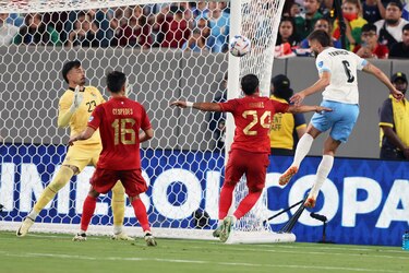 Uruguay propina la primera goleada de la Copa América y se clasifica a cuartos