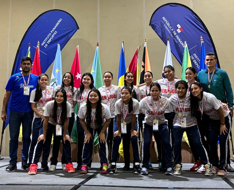 El equipo femenino de Veraguas doblegó a Panamá Metro en voleibol juvenil. Foto: Cortesía.