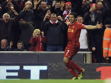 Suárez anota el segundo gol del Liverpool ante Hull