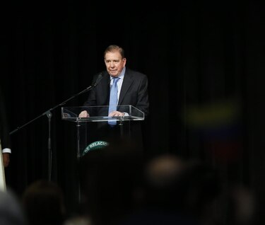 ‘Estoy muy cerca de Venezuela’, dice Edmundo González Urrutia, quien llama a desconocer el régimen de Nicolás Maduro