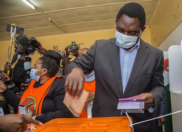 Líder opositor Hichilema gana elecciones presidenciales en Zambia