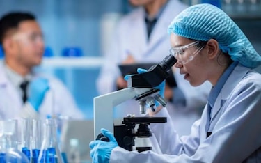 Científicos en China crean robot para tratar tumores cerebrales y aneurismas