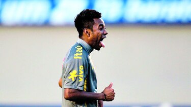 Robinho y Fred, con Mineiro ante Godoy