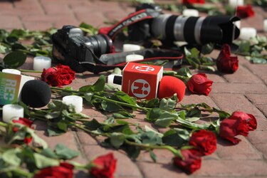 Separan al director de un noticiero colombiano por denuncias de acoso sexual y censura
