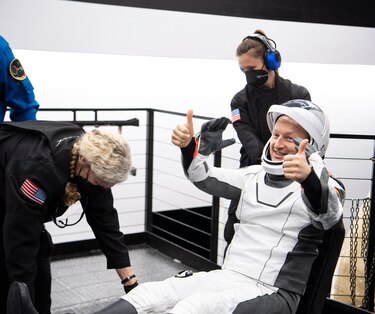 Cuatro astronautas regresan a Tierra en una cápsula espacial de SpaceX