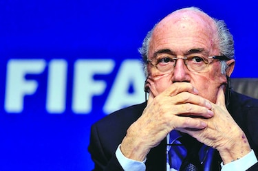 Fifa admite que Blatter y dos exdirectivos se repartieron $80 millones en cinco años para 'enriquecimiento personal'