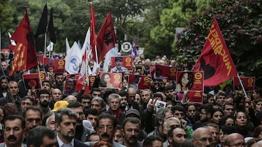 Miles de personas protestan en Turquía contra el doble atentado