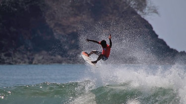 La élite del surf panameño compitió en el Circuito Nacional de Playa Venao
