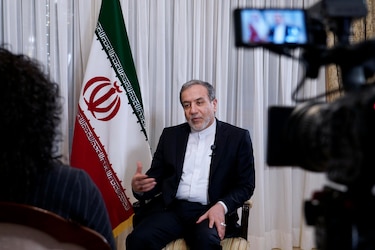 Irán anuncia que el estrecho de Ormuz permanecerá cerrado ‘hasta nuevo aviso’