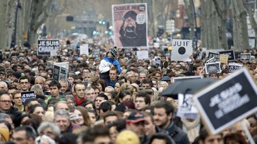 Más de 200 mil manifestantes en las calles de Francia en repudio a atentados
