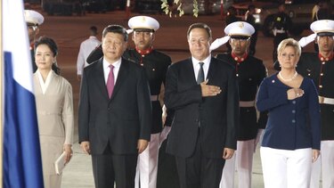 Peng Liyuan, una soprano que animaba a las tropas, es la primera dama china