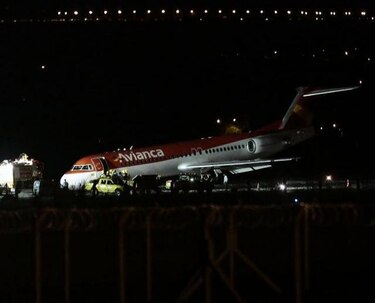Avión realiza aterrizaje de emergencia sin tren delantero en Brasil