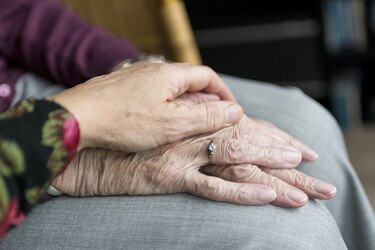 El papa Francisco: ‘los ancianos no deben ser dejados solos sino vivir en familia’