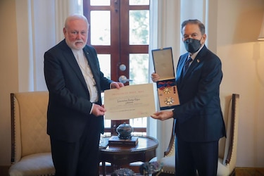 El secretario del Vaticano llega a Panamá y se reúne con el presidente Cortizo 