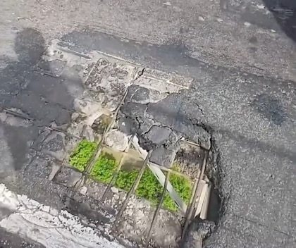 Tapan hueco en la rodadura del puente de las Américas tras denuncia de los conductores