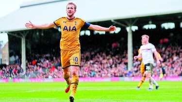 Tottenham y United avanzaron