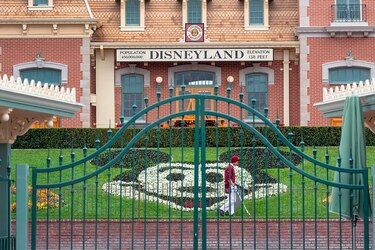 Atrasan reapertura de Disneyland en California ante récord de casos de Covid-19