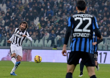 Llorente y Pirlo rescatan al Juventus