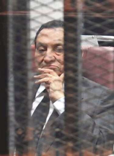 Condenan a Mubarak por corrupción