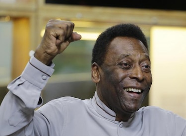 Pelé sigue mejorando y le suspenden tratamiento renal