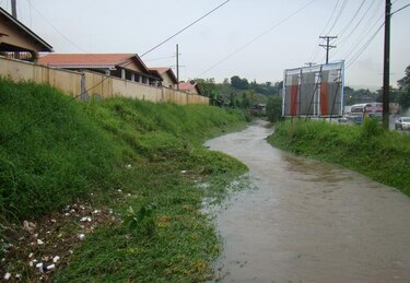Empresa encargada de aseo dice que no es responsable por inundaciones en Colón