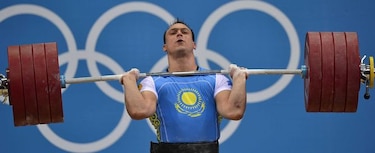 Diez levantadores de pesas dan positivo tras controles de Londres 2012