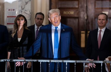 Una jueza pausa temporalmente el proceso judicial contra Trump por injerencia electoral