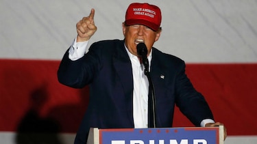 Trump se defiende tras desórdenes en campaña antes de jornada crucial