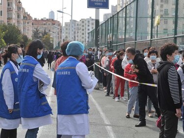 China registra 380 nuevos casos de la covid-19, 323 por contagio local