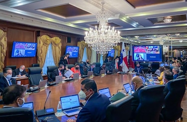 Gabinete da el primer paso para buscar al reemplazo de Ayú Prado en la Corte