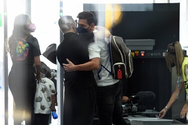Padre de Messi confirma que su hijo fichará por el PSG