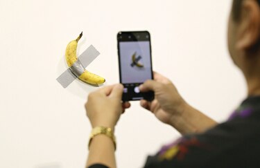 Se comen  una ‘banana  artística’ de 120 mil dólares