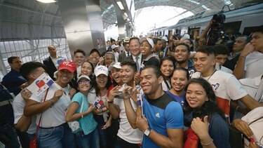 Peregrinos realizan primer recorrido en línea 2 del Metro