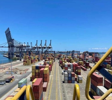 Puertos de Balboa y Cristóbal reciben buques portacontenedores